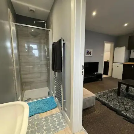 Apartment Rd C - Location Long By Shortstayuk